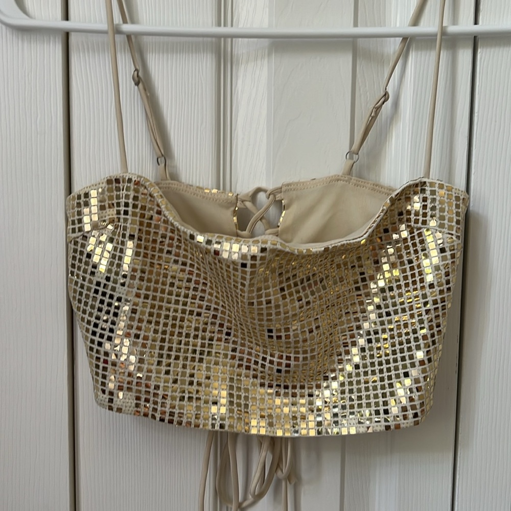 Revolve Crop Top - Picture 3 of 4